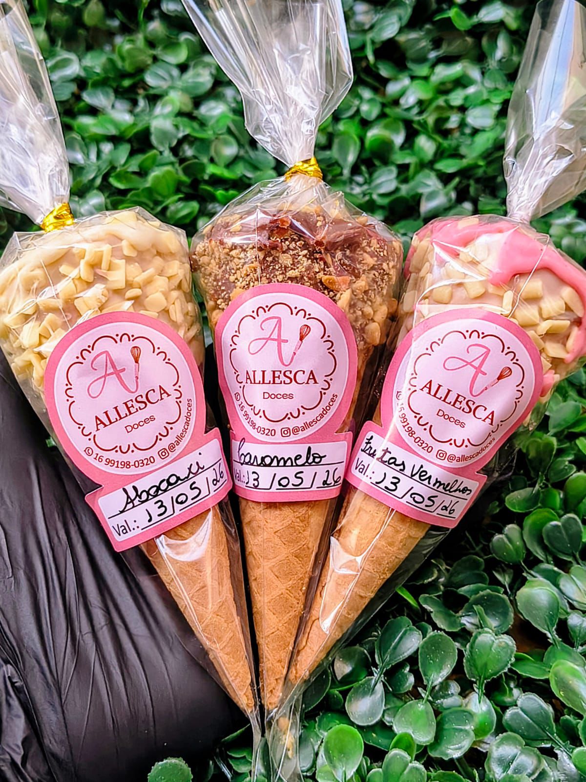 Cones embalados com rótulo personalizado